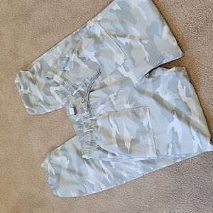 Athleta Girl Lined High Jump Joggers camo gray XL 14